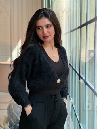 طقم شتوي بنطلون أسود وبلوزه فرو سوداء