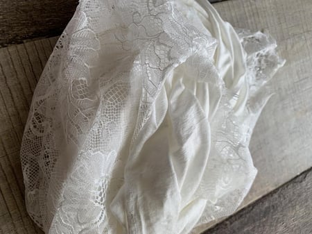 مجموعة طرح ألوان فاتحه ( أبيض - وردي - لحمي درجتين - رصاصي فاتح - موف على رصاصي فاتح  )