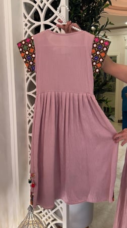 دراعة الطفلة رمضانية لون موف فاتح تطريز بدوي انيقه ومناسبه للبيت