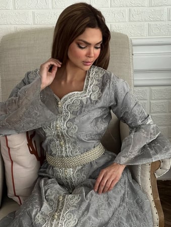 قفطان فاخر شيفون اورقنزا رصاصي مطرز بخيوط القصب والفصوص رقم 70