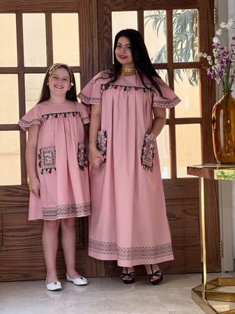 دراعه الأم وبنتها وردي رقم 53