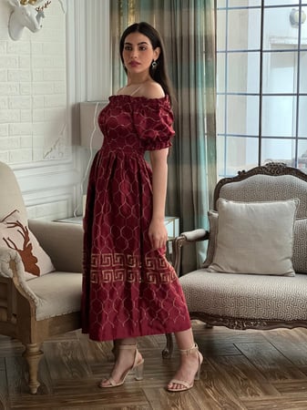 فستان عودي تفته عالية الجودة مطرز بخيوط القصب الذهبية اوف شولدر بتطريز فرزاتشي من الاسفل رقم 25