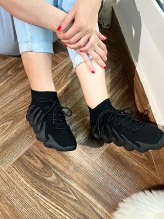 حذاء رياضي أسود بجورب طويل موديل رقم 5