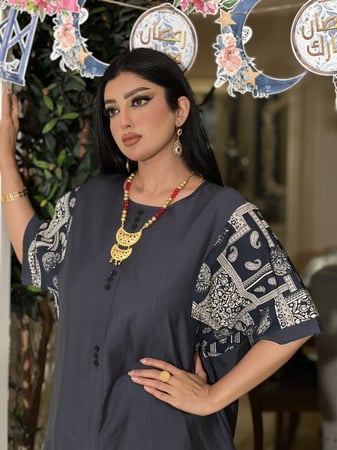 طقم كحلي على رمادي أسود بنطلون وبلوزه لينن خفيف وبارد وعملي وأنيق