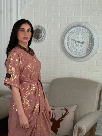 فستان درابيه بحزام عريض ولوقو دار نجود