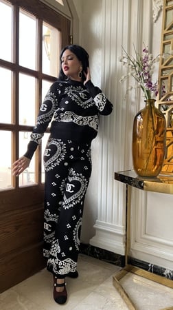 طقم بنطلون وبلوزه اسود وابيض شتوي بخامة ممتازة جداً رقم 2