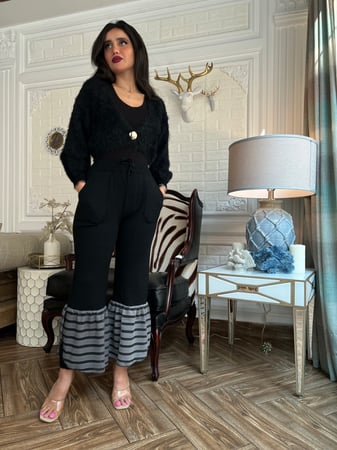 طقم شتوي بنطلون أسود وبلوزه فرو سوداء