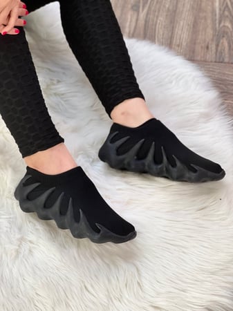 حذاء رياضي أسود لين وعملي ومريح رقم 11