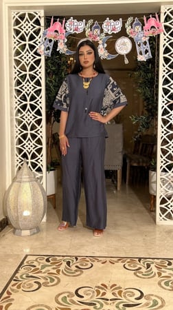 طقم كحلي على رمادي أسود بنطلون وبلوزه لينن خفيف وبارد وعملي وأنيق