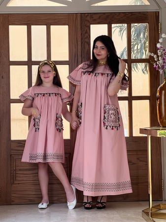 دراعه الأم وبنتها وردي رقم 53