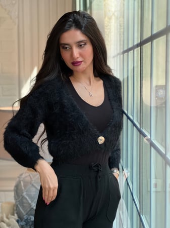 طقم شتوي بنطلون أسود وبلوزه فرو سوداء