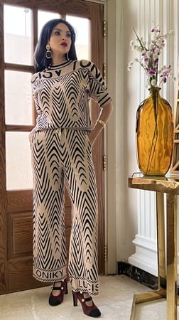 طقم بنطلون وبلوزه بيج وأسود شتوي بخامة ممتازة جداً