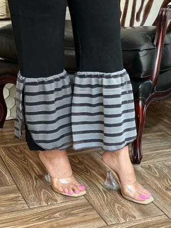 طقم شتوي بنطلون أسود وبلوزه فرو سوداء