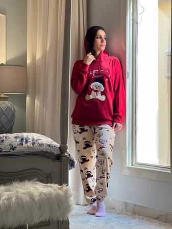 بجامة مخمل شتوية احمر وبيج رقم 2