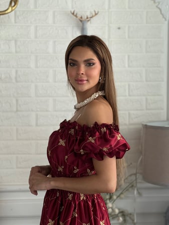 فستان عودي تفته عالية الجودة مطرز بخيوط القصب الذهبية اوف شولدر رقم 25