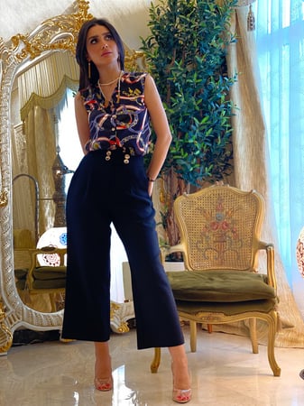 طقم رسمي أسود بنطلون وبلوزه حرير مشجره