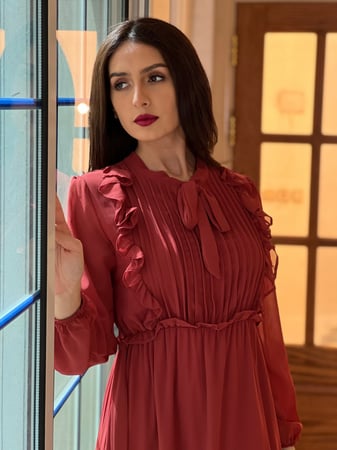 فستان وردي غامق  طويل من الخلف قصير من الامام شيفون رقم 20