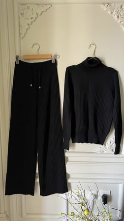 طقم شتوي أسود فري سايز