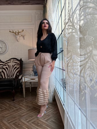 طقم شتوي بنطلون لحمي وبلوزه فرو سوداء