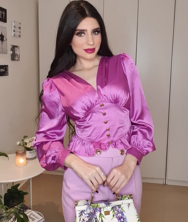 طقم بنطلون فاتح وبلوزه موف غامق