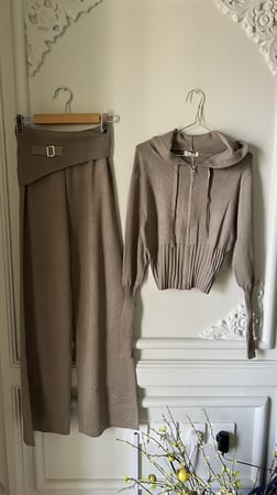 طقم شتوي ترابي بنطلون وهودي بسحاب