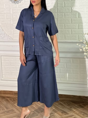 طقم فضفاض رمادي غامق بنطلون وبلوزه بأزارير وجيوب