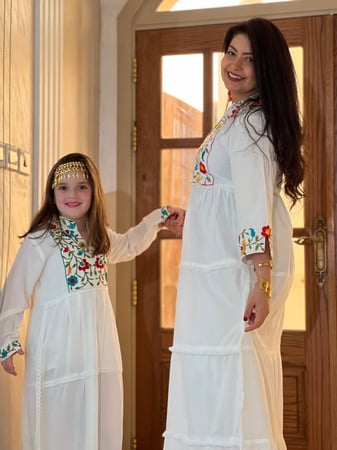 دراعه الأم وبنتها ابيض رقم 54