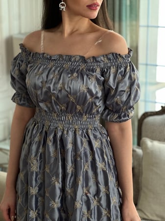 فستان رصاصي غامق تفته عالية الجودة مطرز بخيوط القصب الذهبية اوف شولدر رقم 25