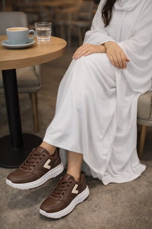 حذاء رياضي عملي ومريح مناسب للدوام والسفر والطلعات والمشي الطويل