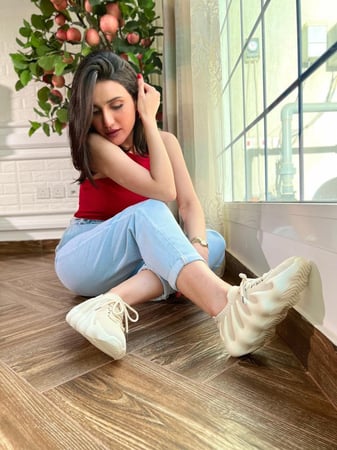 حذاء رياضي بيج فاتح موديل رقم 1