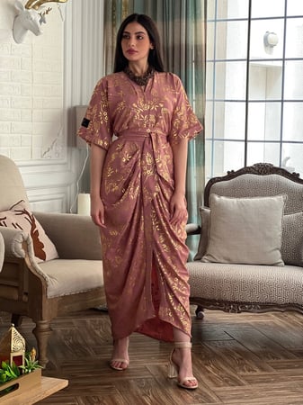 فستان درابيه بحزام عريض ولوقو دار نجود