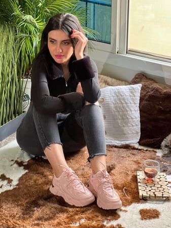 حذاء رياضي وردي مرتفع عملي وخفيف رقم 7