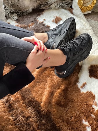 حذاء رياضي أسود مرتفع عملي وخفيف رقم 7