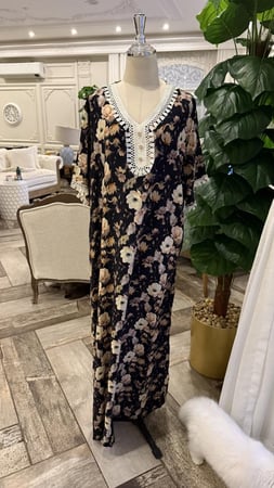 دراعه رمضانية قطن خفيف وبارد جداً مشجرة بورود فوشي بشكل انيق ومرتب