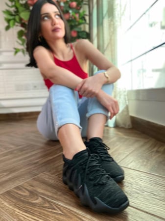 حذاء رياضي أسود ورصاصي موديل رقم 2