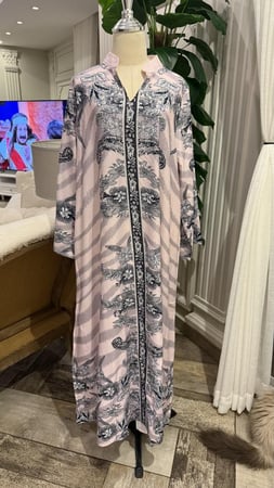 دراعه رمضانية وردي فخمه مناسبه للسهرة مزينه بفصوص الكريستال