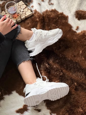 حذاء رياضي أبيض مرتفع عملي وخفيف رقم 7