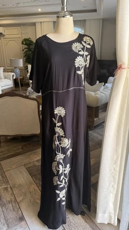 دراعه رمضانية قطن خفيف وبارد جداً مشجرة بورود فوشي بشكل انيق ومرتب