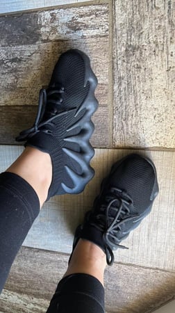 حذاء رياضي أسود موديل رقم 1