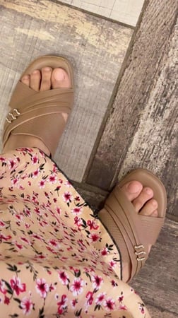 حذاء طبي جملي مرتفع 3 سم مريح وعملي وأنيق