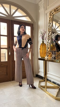 طقم بنطلون وبلوزه بيج وأسود شتوي بخامة ممتازة جداً رقم 1