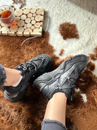 حذاء رياضي أسود مرتفع عملي وخفيف رقم 7