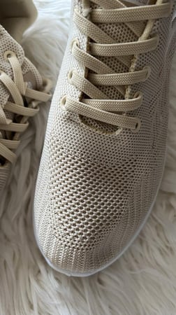 حذاء رياضي بيج مرررررررريح مثل الغيمه ☁️