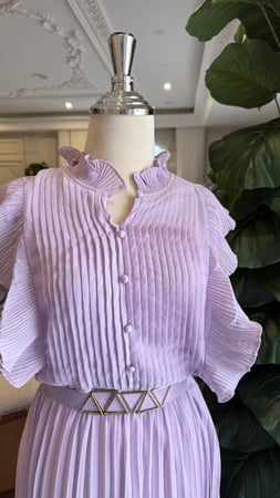 فستان العيد موف قاتح بدون أكمام بليسيه مكسر مع حزام