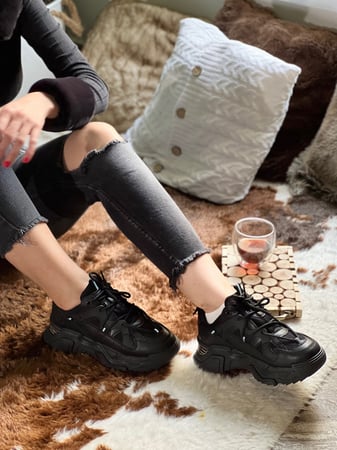 حذاء رياضي أسود مرتفع عملي وخفيف رقم 7