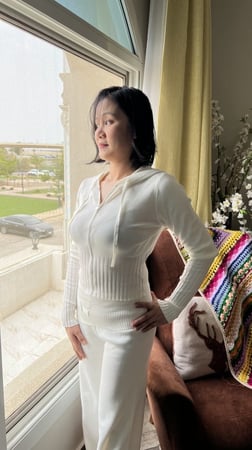 طقم شتوي ابيض بنطلون وهودي بسحاب