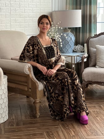 فستان / دراعه قطن بني مشجرة جلد نمر وملونه ومطرز بالفصوص رقم 60