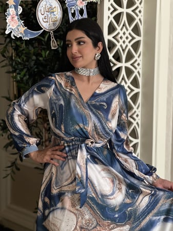 فستان العيد حرير مرد مشجر اوف وايت ونيلي بحزام