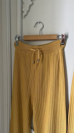 طقم شتوي أصفر فري سايز