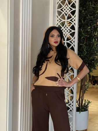 طقم بنطلون وبلوزه بني وبيج شتوي بخامة ممتازة جداً